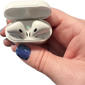 **FREE SHIPPING** GEN 2 Air Pods in original case